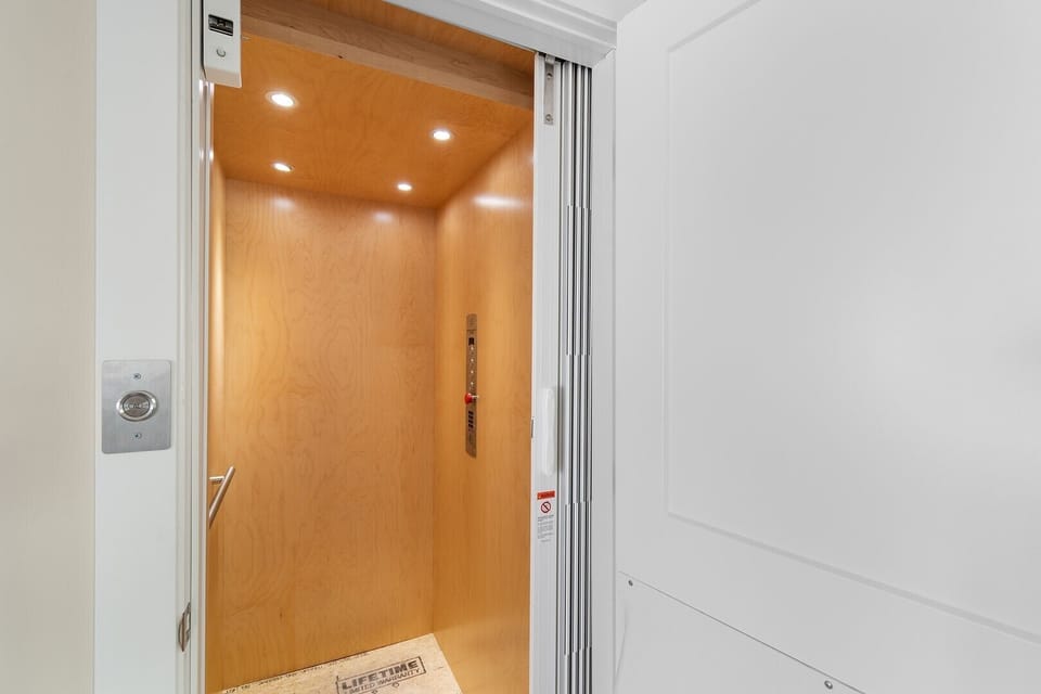 Elevator
7.8.24