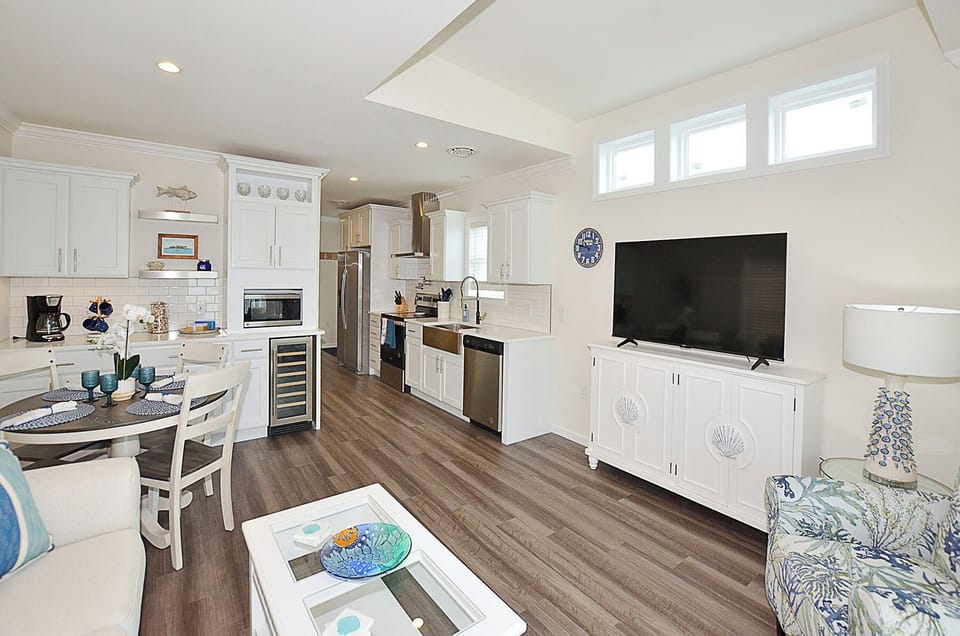 Living Room / Kitchen