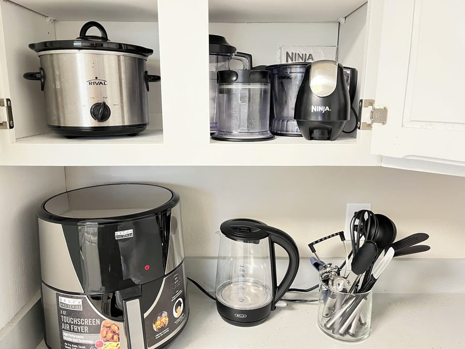 Air frye, blender, kettle and slow cooker