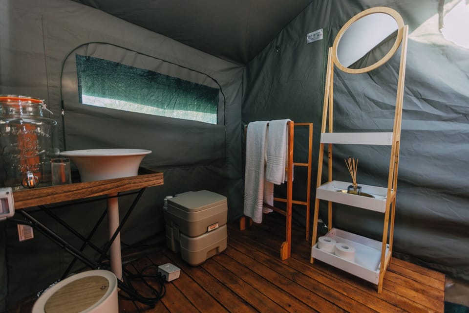 Luxury Tent | Bathroom | Shower, free toiletries, slippers, towels