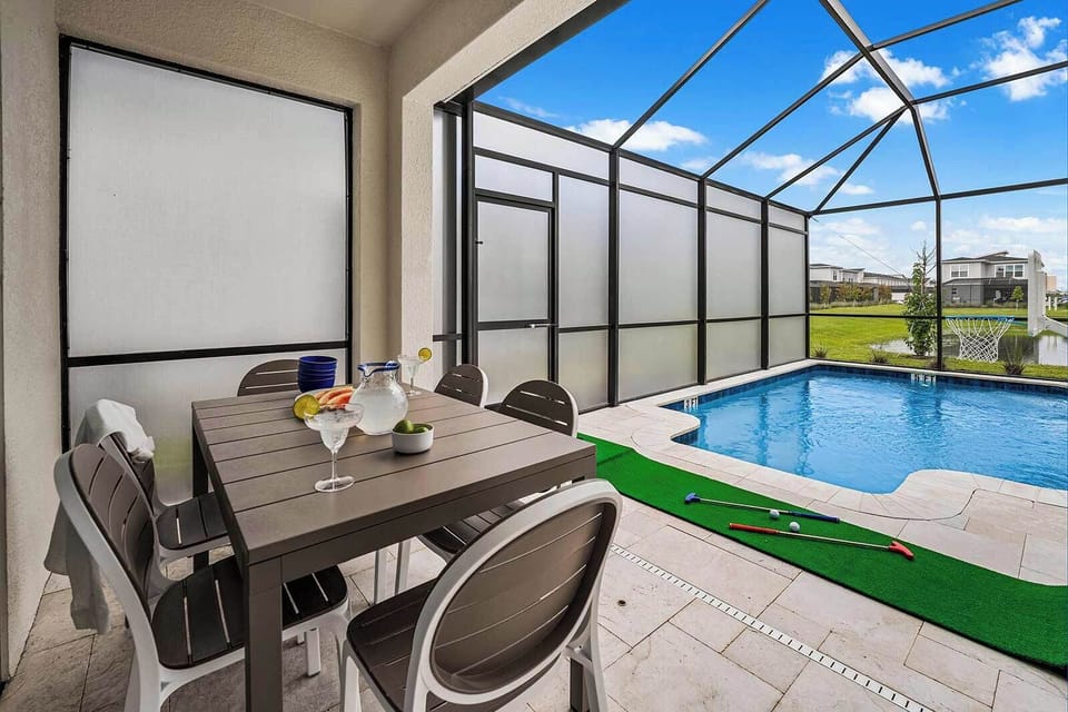 Private Pool & Patio