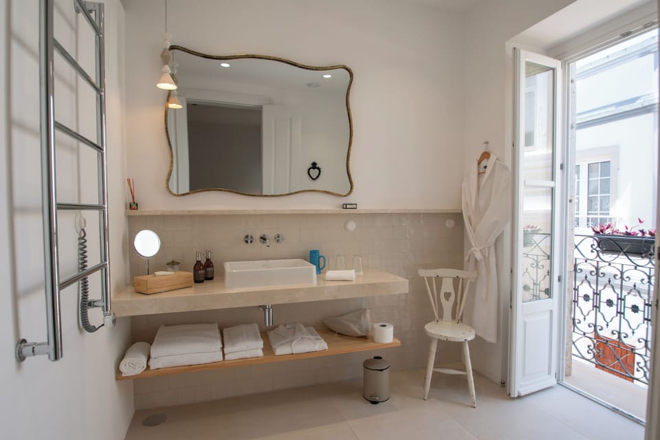 Superior Double or Twin Room, Non Smoking | Bathroom | Shower, hair dryer, bathrobes, towels