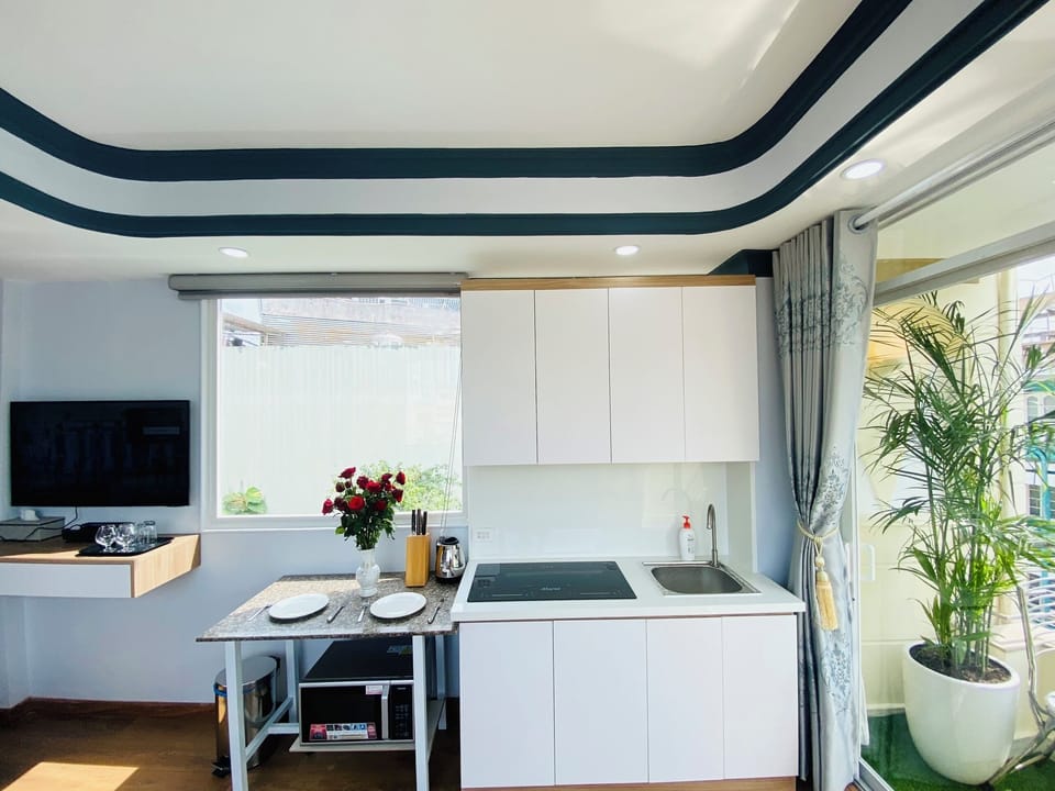 Deluxe Studio, Balcony, City View | Desk, laptop workspace, iron/ironing board, free WiFi