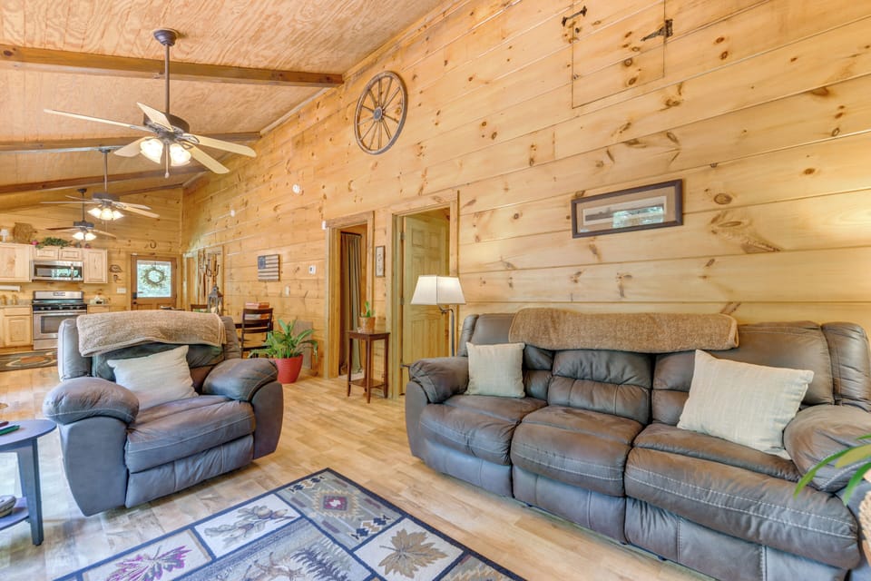Living Area | Flat-Screen TV w/ Cable & DVD Player | Fireplace