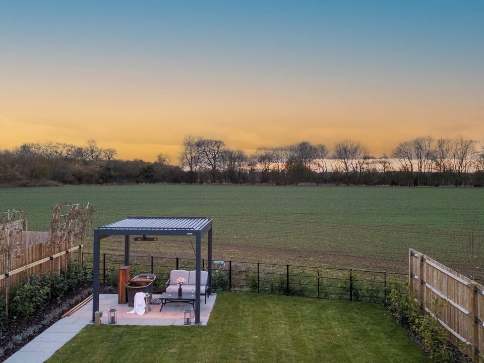 Outdoor | Wiggles Cottage - Wiggles and Piggles, Wimbish