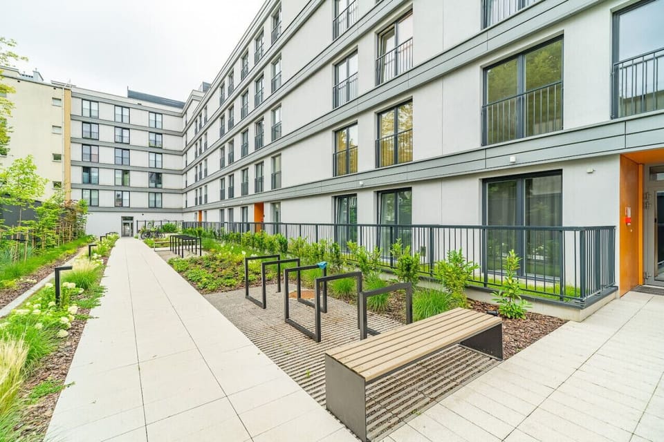Quiet and Safe Neighbourhood | Book Now with RENTUJEMY