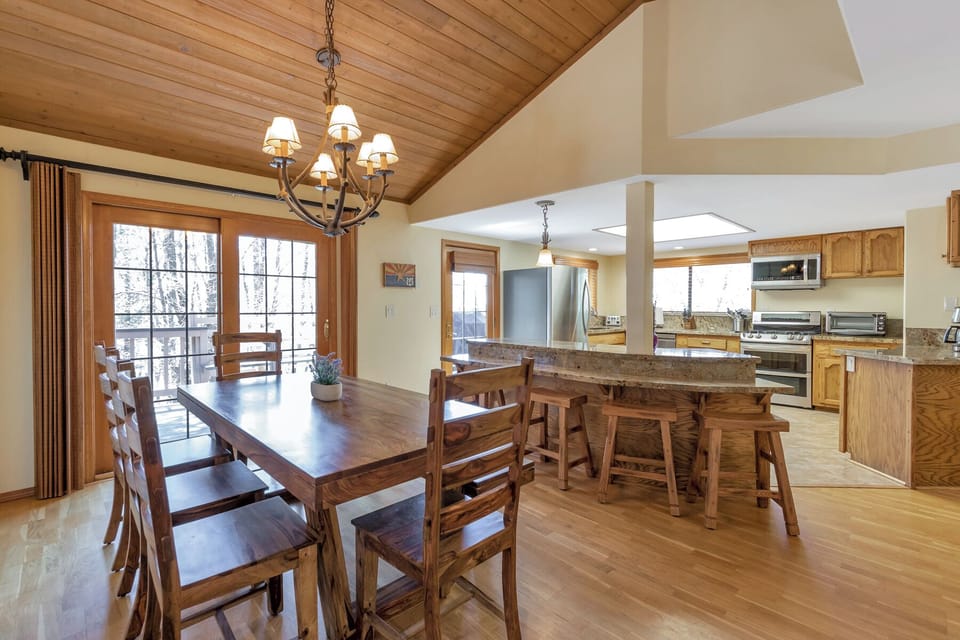 Kitchen table and breakfast bar