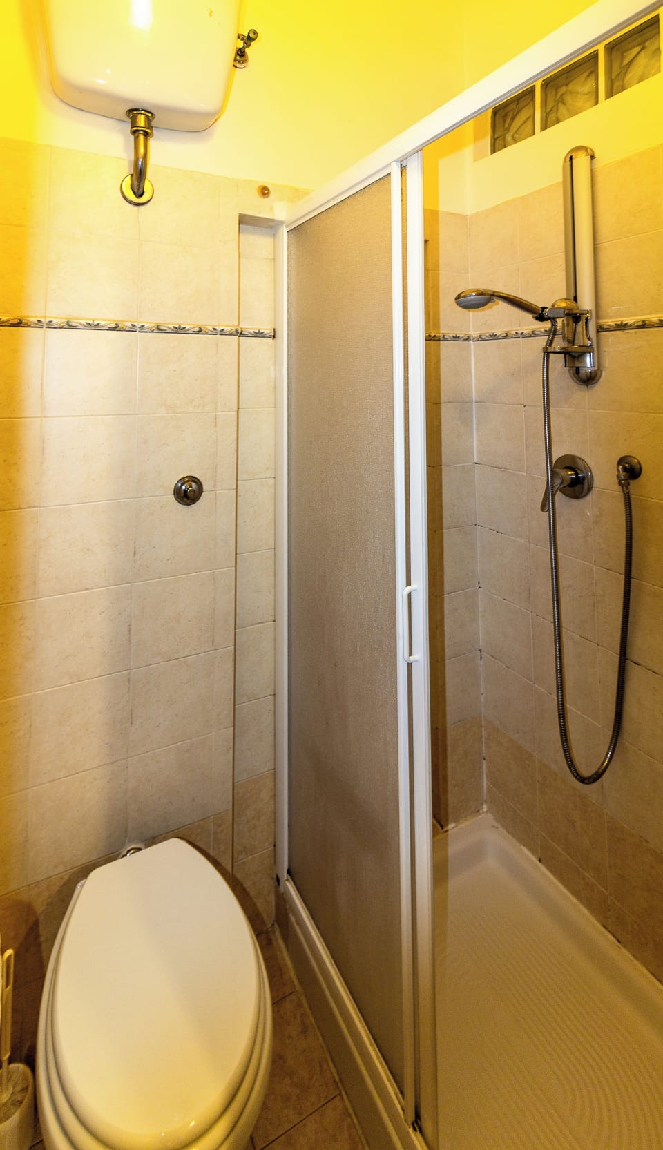 Double Room, Garden View | Bathroom | Shower, rainfall showerhead, hair dryer, towels
