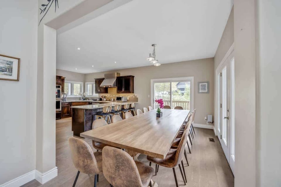 Sixteen-person dining table.