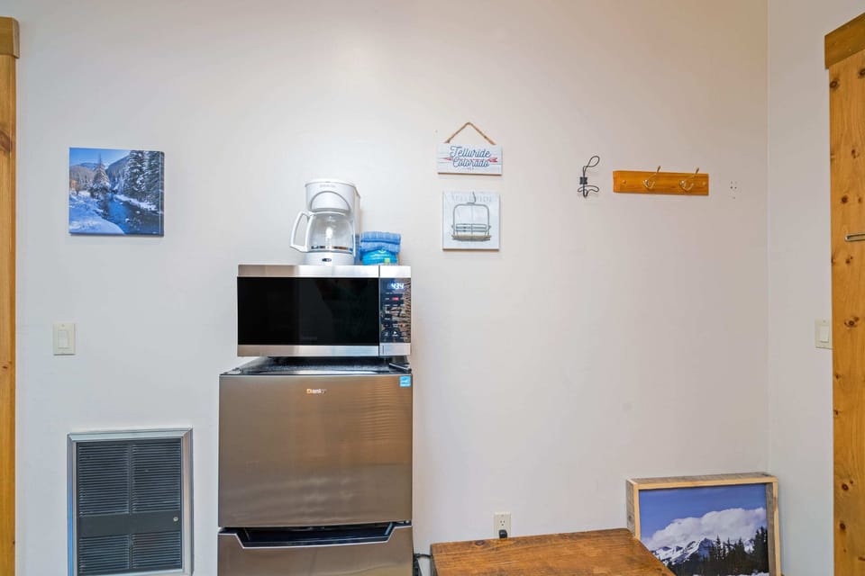 Bedroom 2:  2 full beds, gas fireplace, 50” TV, kitchenette