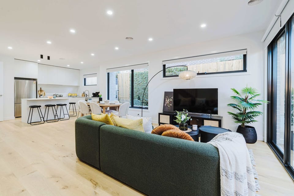 Spacious Modern Lounge and Dining