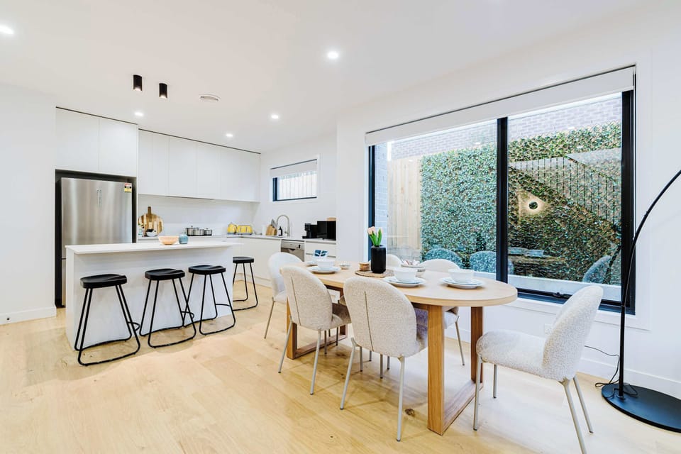 Bright Dining Area & Open Kitchen