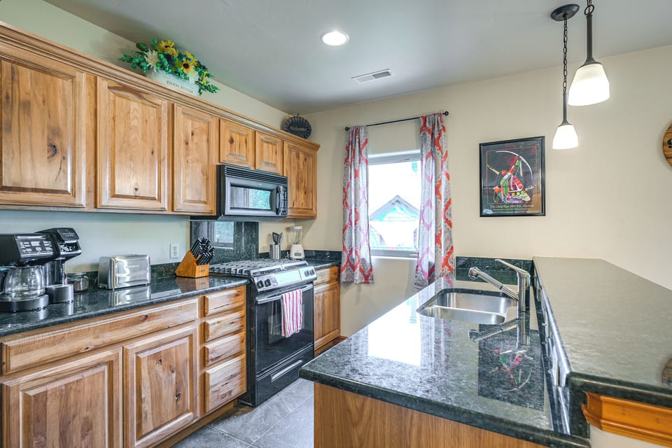 Kitchen | 1st Floor | Keurig/Drip Coffee Maker | Toaster | Cooking Basics