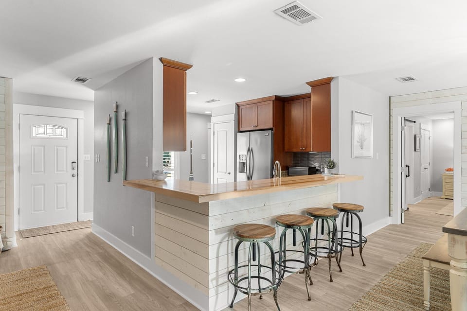 Kitchen Breakfast Bar