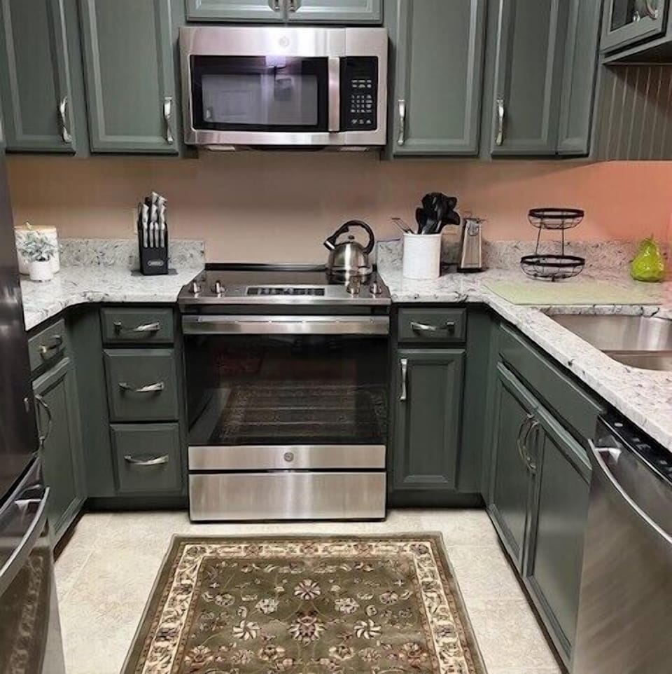 Fully furnished Kitchen - Full size appliances provide exactly what you need to prepare a full meal or just a cup of coffee.
