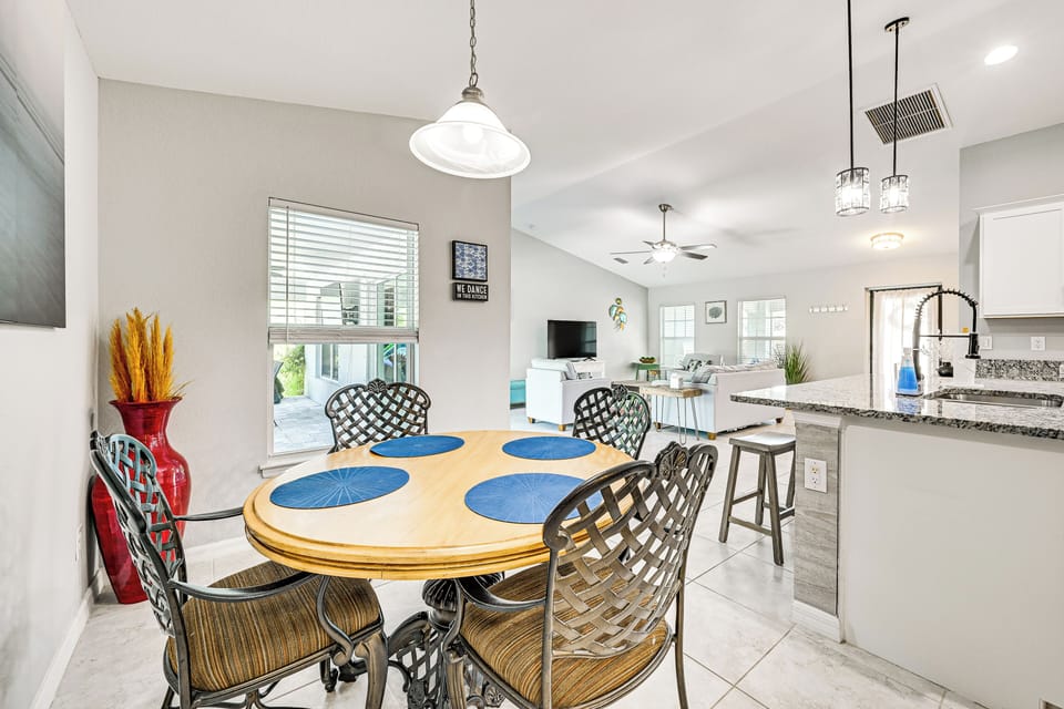House (3 Bedrooms) | Interior