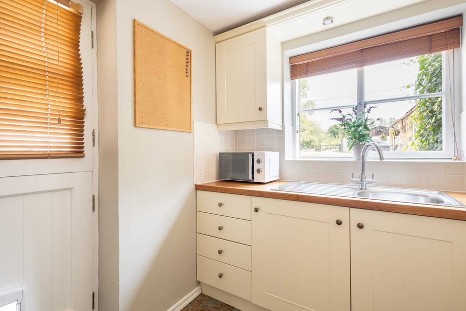 Byre Cottage, Hutton-Le-Hole - Host & Stay