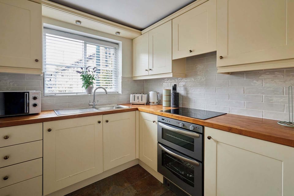 Byre Cottage, Hutton-Le-Hole - Host & Stay