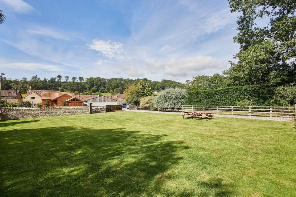 Moorland Cottage, Hutton-Le-Hole - Host & Stay