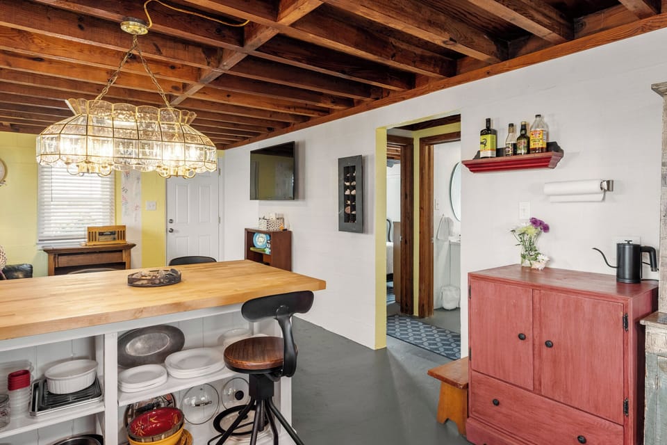 KDN9644: The Pink House | Kitchen