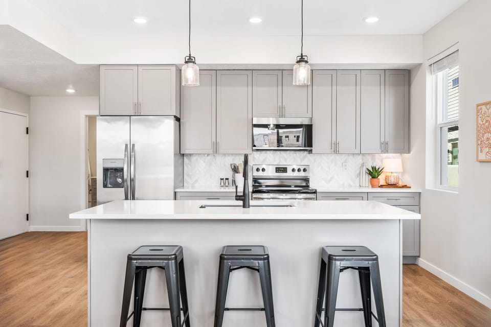 Condo, 2 Bedrooms | Private kitchen | Fridge, oven, coffee/tea maker, toaster