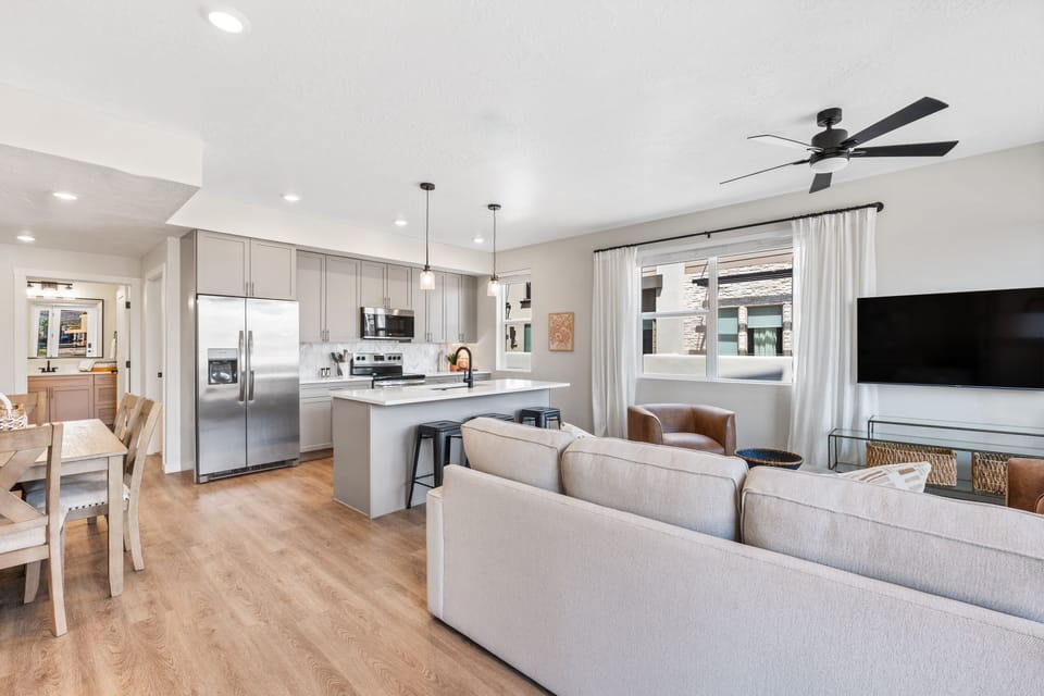 Condo, 2 Bedrooms | Living area | Smart TV