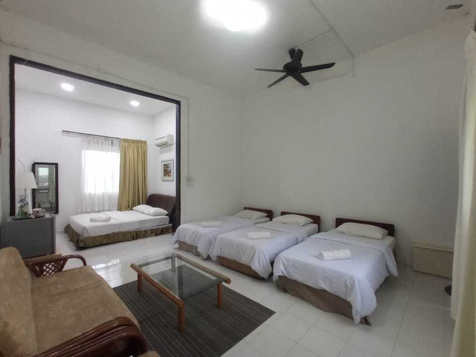 Family Room, 1 Bedroom, Ground Floor | Blackout drapes, iron/ironing board, bed sheets