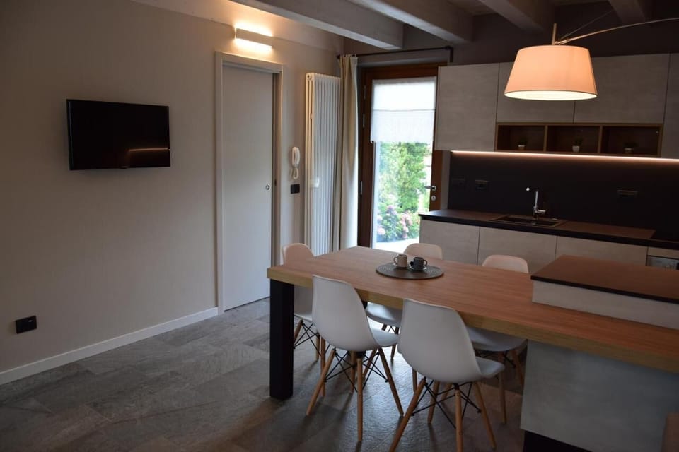 Superior Apartment, Garden View | Private kitchen | Fridge, microwave, oven, stovetop