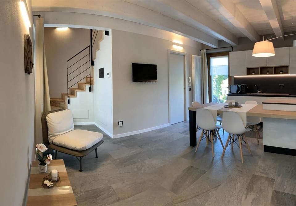 Superior Apartment, Garden View | Private kitchen | Fridge, microwave, oven, stovetop