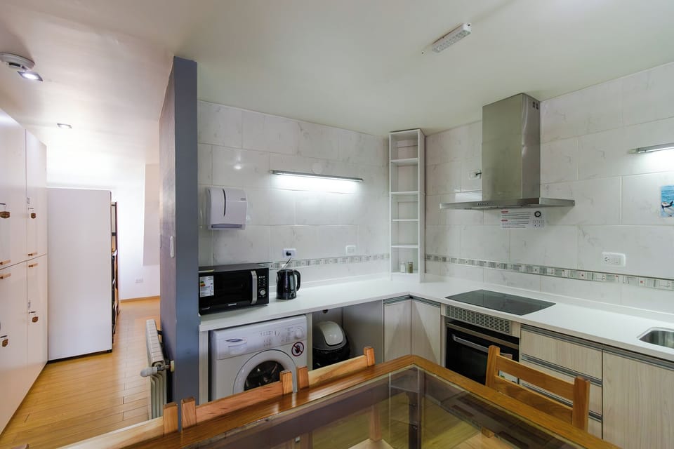 Superior Studio Suite | Private kitchen | Full-size fridge, microwave, oven, stovetop