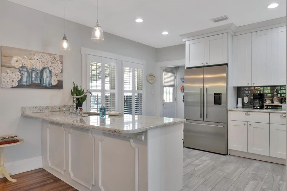 Perfect kitchen for cooking. Granite countertops and all stainless appliances