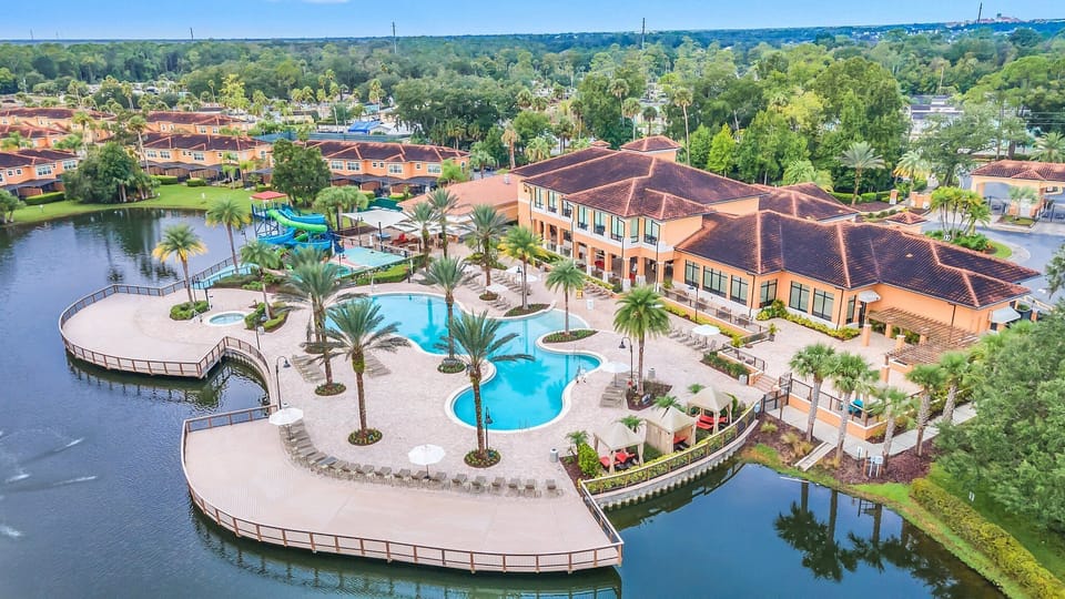 Regal Oaks resort clubhouse