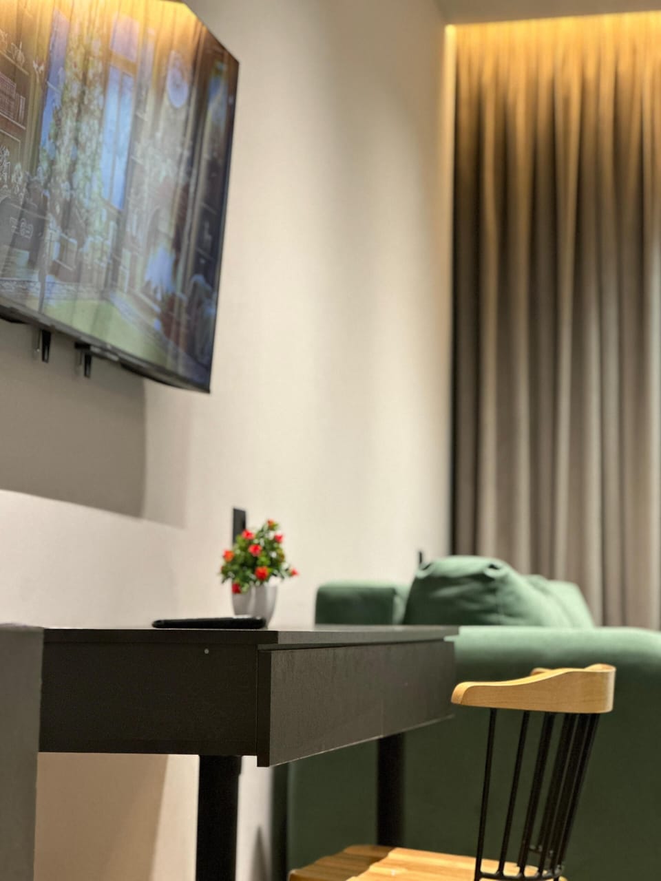 Luxury Suite | Premium bedding, memory foam beds, minibar, desk