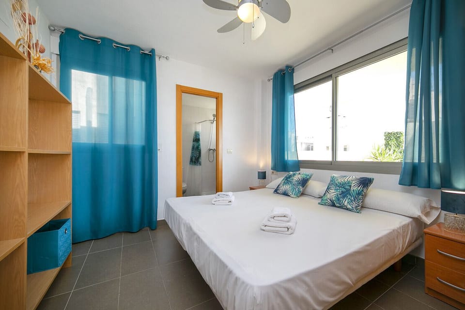 Room with bed in the Borumbot attic in Calpe