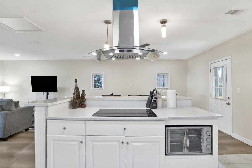 Kitchen island with cooktop