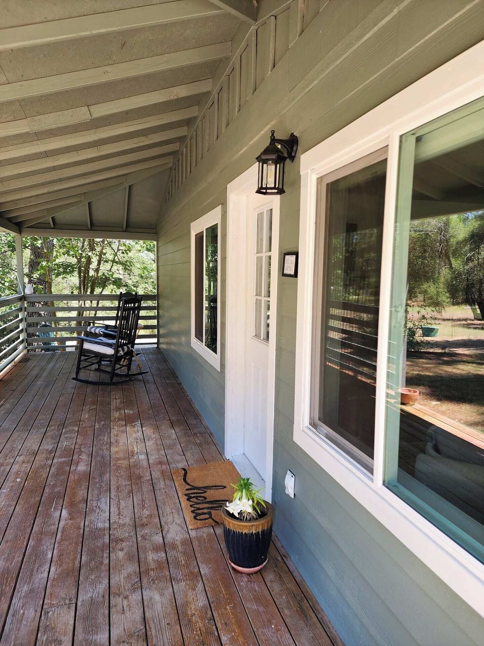 Relax on the front porch and take in the peaceful wildlife around the home. Deer, wild turkeys, rabbits, and hummingbirds are frequent visitors.
