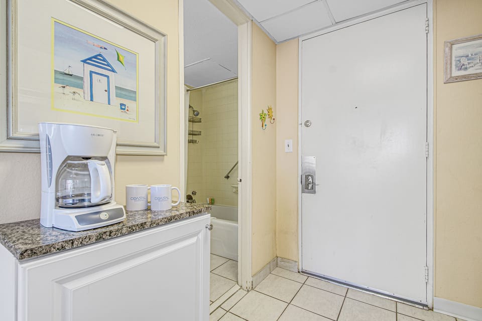 The studio is designed to comfortably accommodate up to 4 guests
