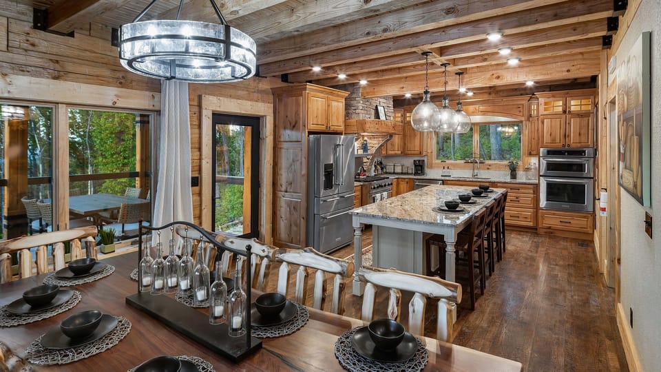 You'll never want to leave this kitchen! With ample storage and space to prepare an extravagant meal, it's fully equipped with all the tools you need to create a delicious family feast.