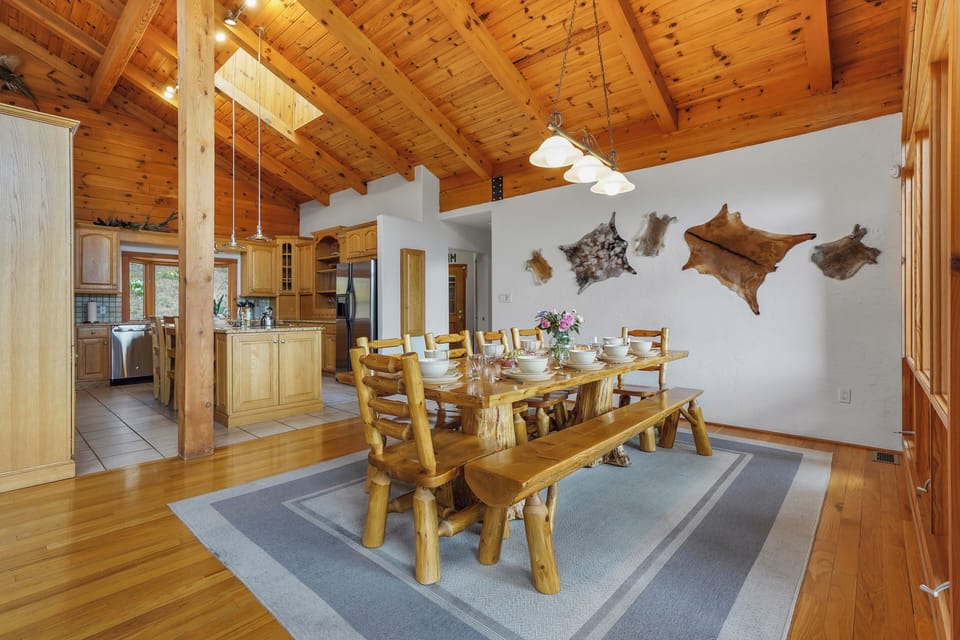 From the kitchen and living area you enter the dining space with a gorgeous table that seats up to 10!
