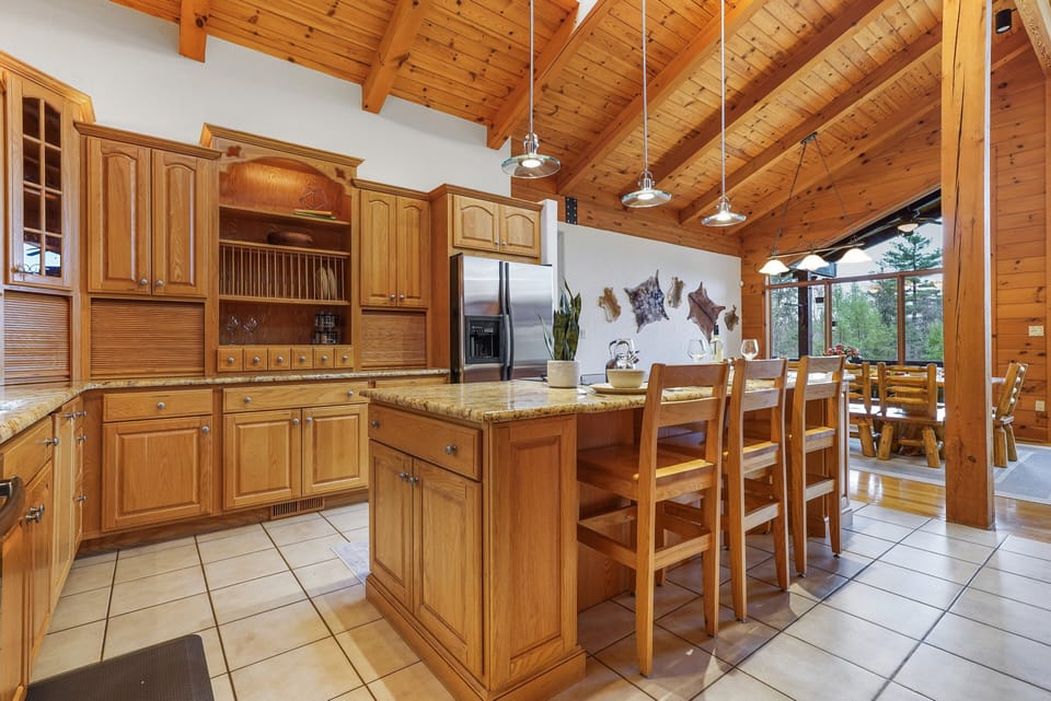 This fully-stocked kitchen will bring comfort to any chef who enters! Glass top stove, stainless steel appliances, and all you need to 'WOW' your loved ones!