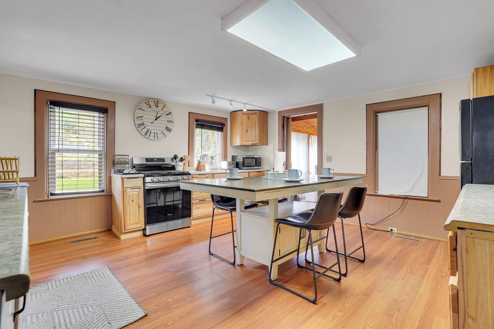 Gorgeous kitchen with stainless steel appliances. You'll want to make some homemade meals for sure!