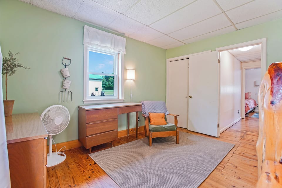 Bedroom 1 - King Bed