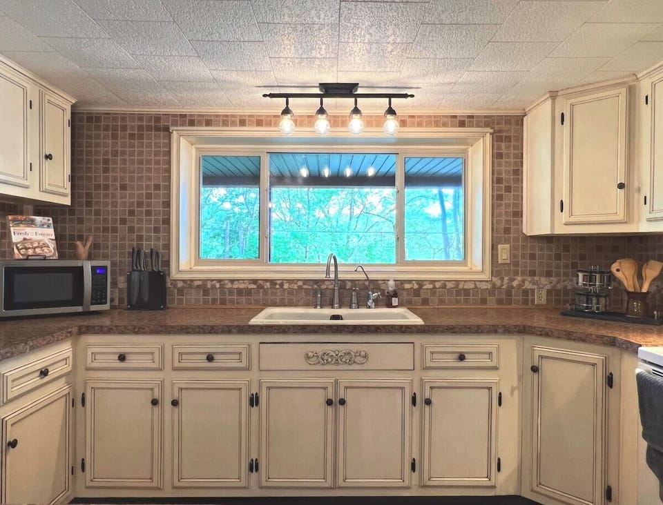 Beautiful, up-to-date kitchen. It's fully-stocked and perfect for any chef in the group to enjoy cooking any meal!