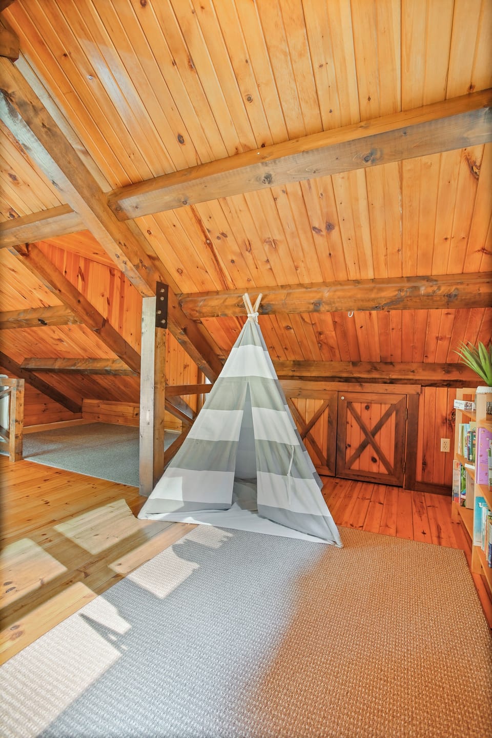 Playroom in the loft space for your adventurous little ones in the group! Play tent, swing, reading material and games for entertainment!