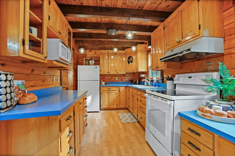 This fully-stocked kitchen has everything you need, sure to thrill the chef in your group! With top-notch amenities and ample space, it's the perfect spot to cook up something amazing.