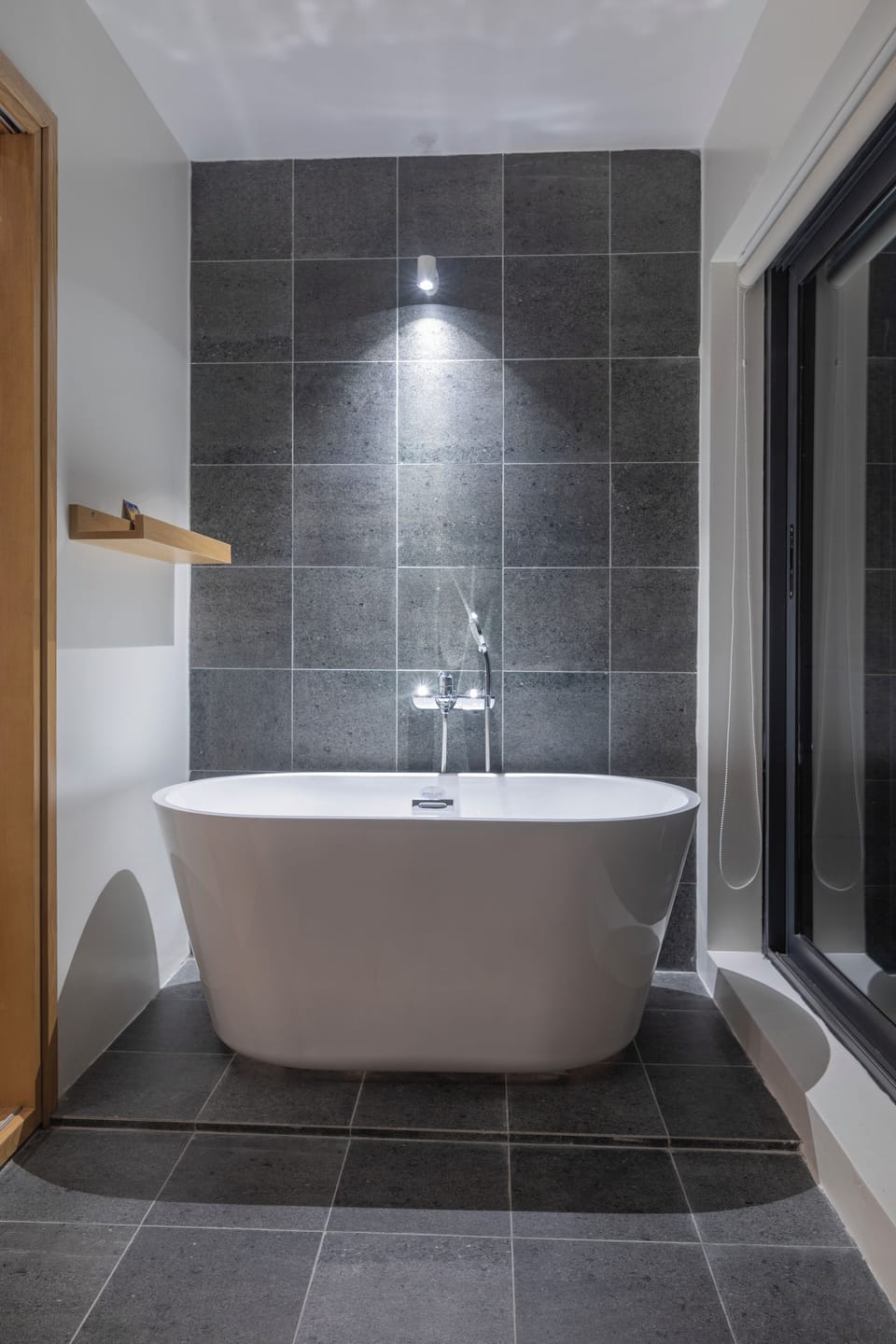 Executive Double Room | Bathroom | Separate tub and shower, jetted tub, rainfall showerhead