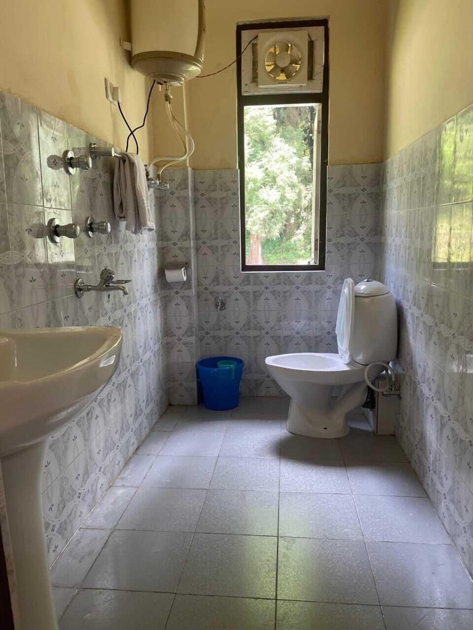 Deluxe Double Room, Mountain View | Bathroom | Shower, free toiletries, towels, soap