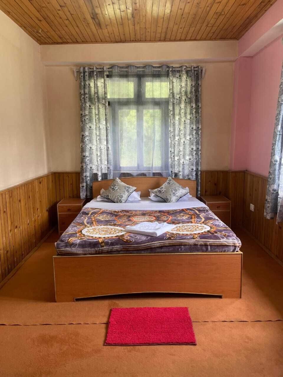 Deluxe Double Room, Mountain View | Desk, WiFi (free)