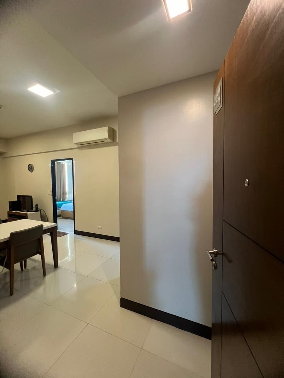 Panoramic Condo, Balcony, Beach View | In-room dining