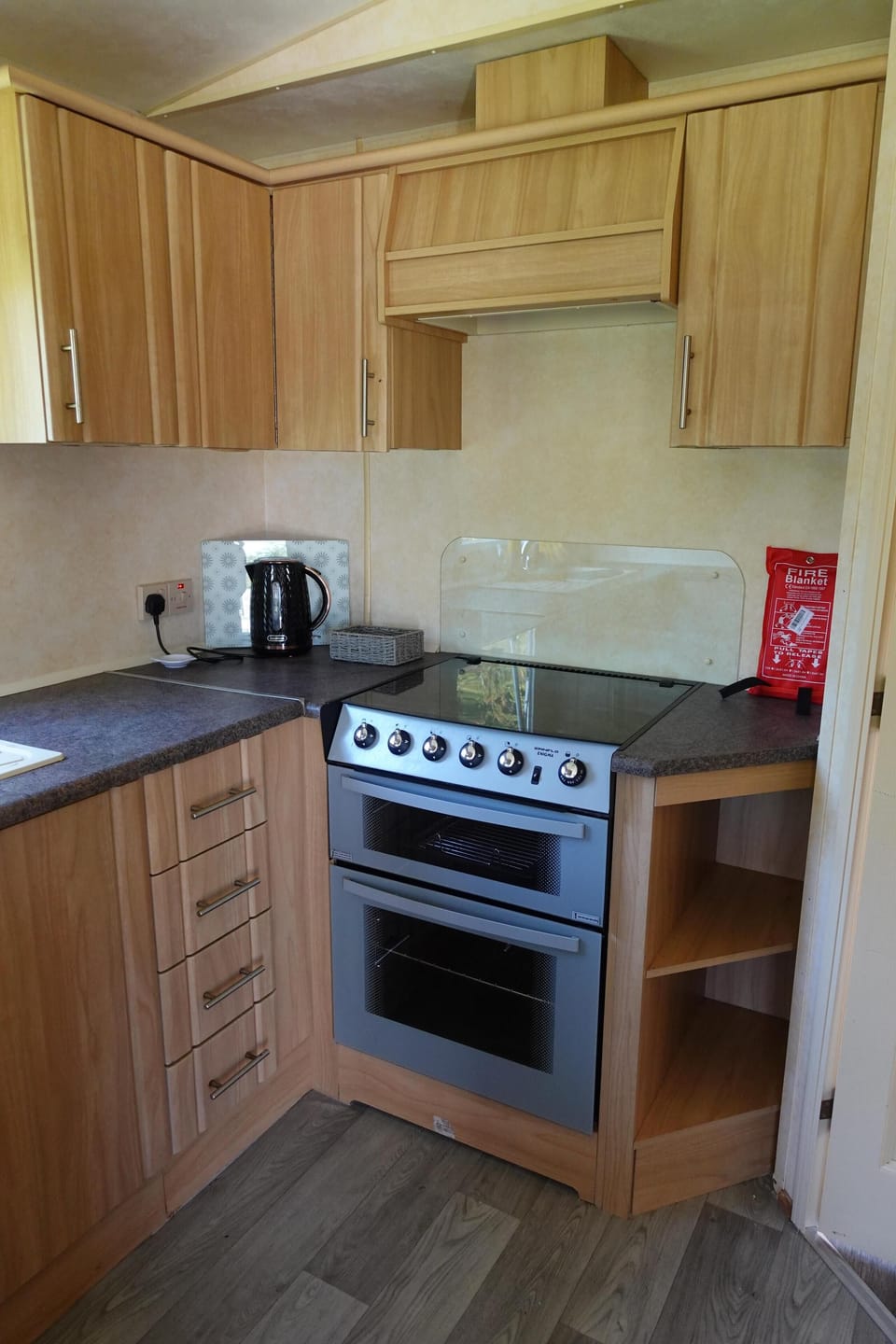 Cabin | Private kitchen | Fridge, microwave, oven, stovetop